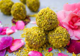 Pistachio energy balls