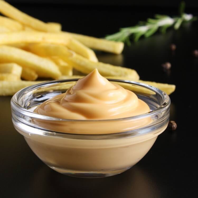 علبة مايونيز حار